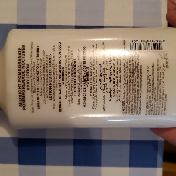 Midnight Pomegranate 24 HR moisture Body Lotion with Shea Butter + Vitamin E - Picture 3 of 3